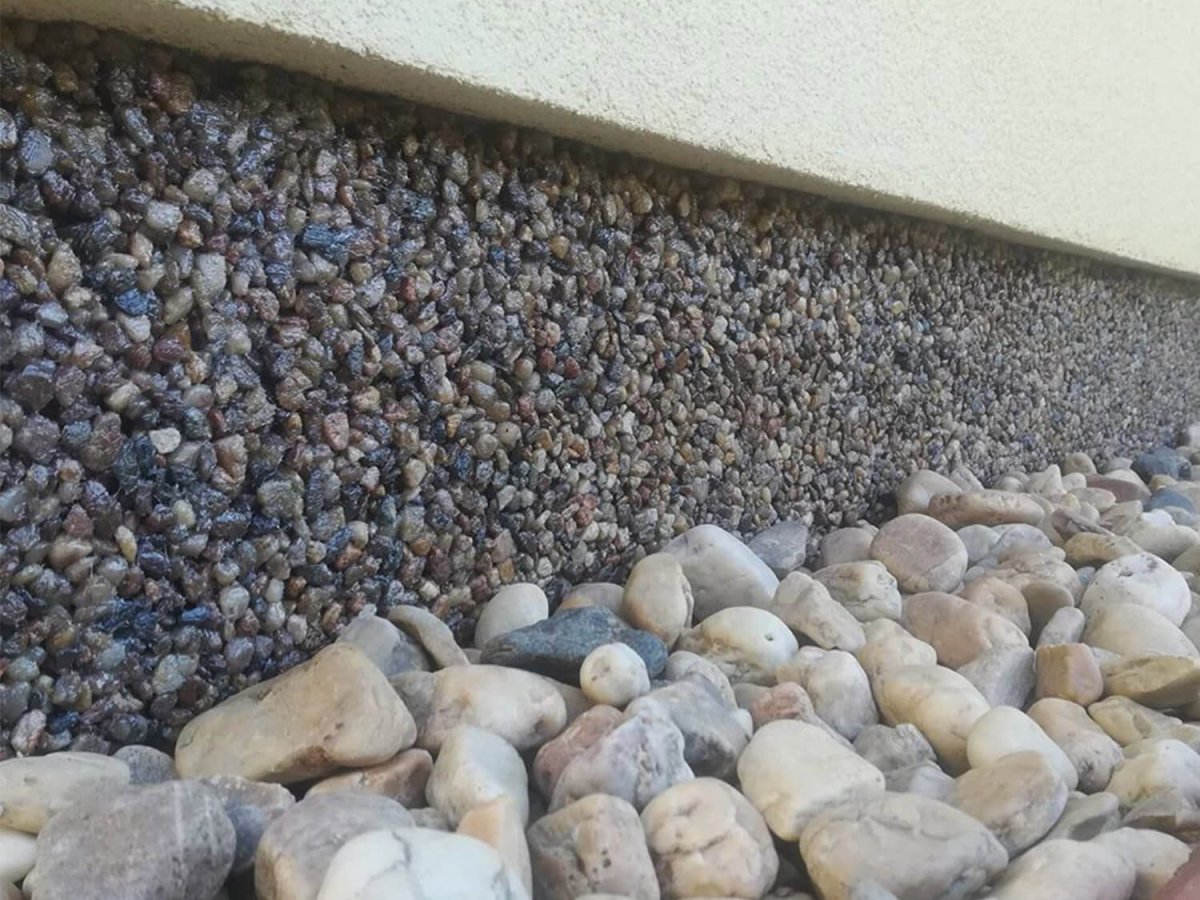 Отделка цоколя камнем