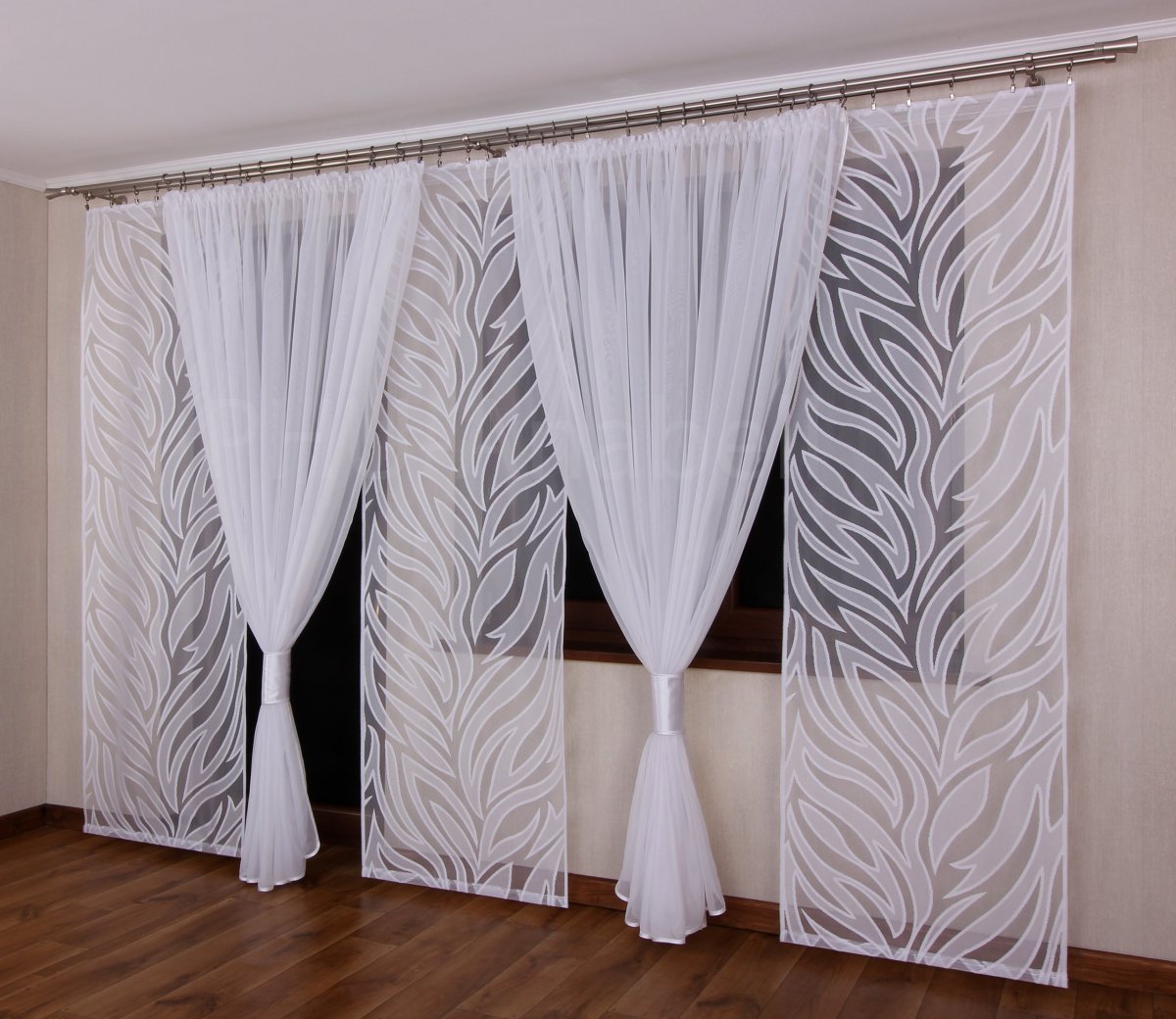 Тюль на окно в зал