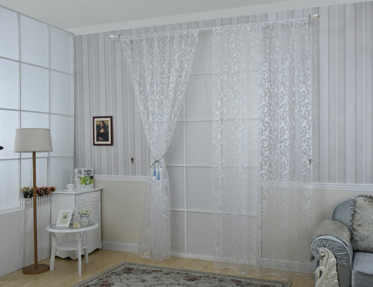 Белая тюль в зал