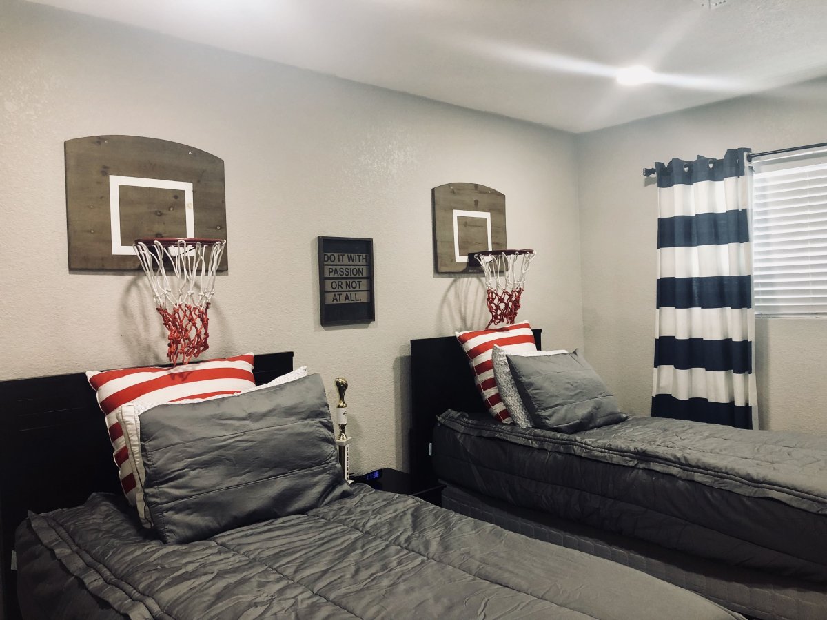 Черно белая комната для подростка