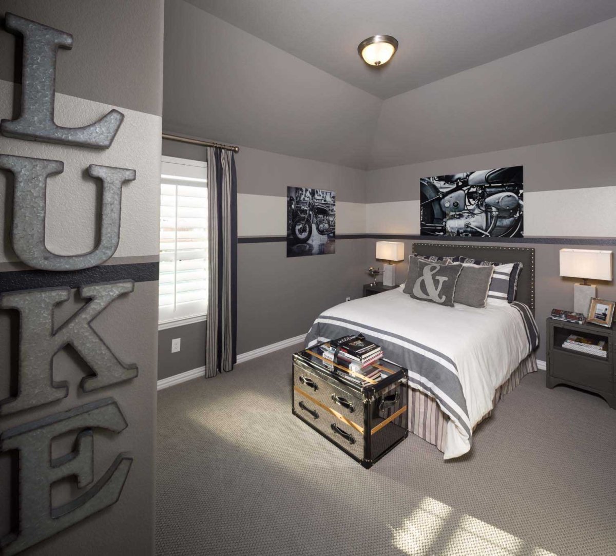 Комната мальчика подростка в серых тонах