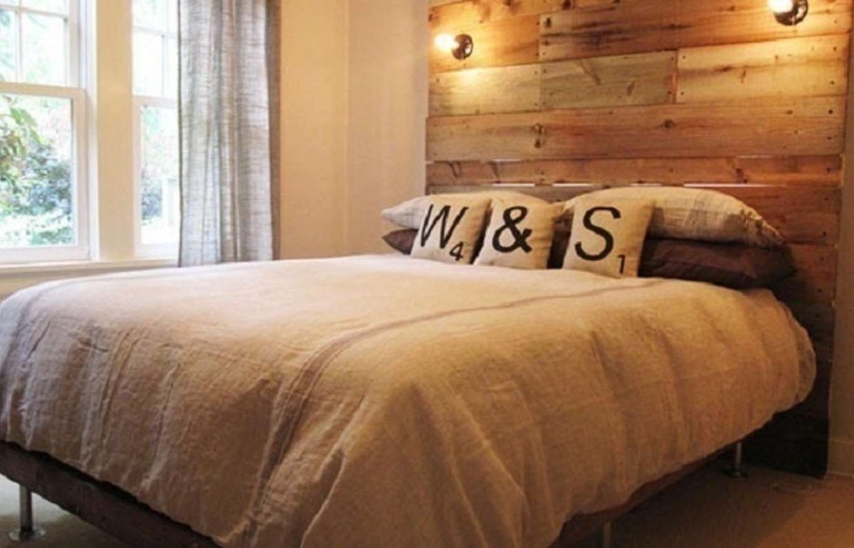 Декоративные рейки в спальне