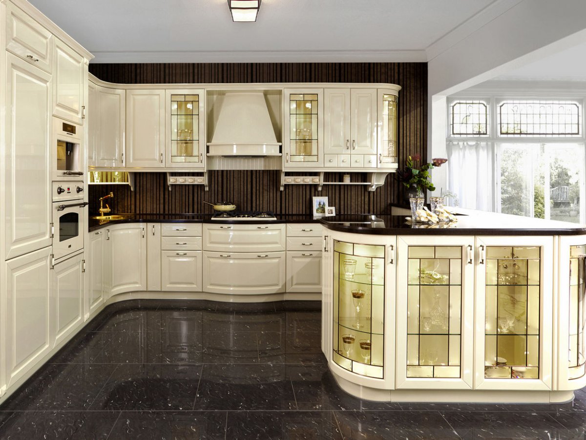 Кухня цвета слоновой кости в интерьере
