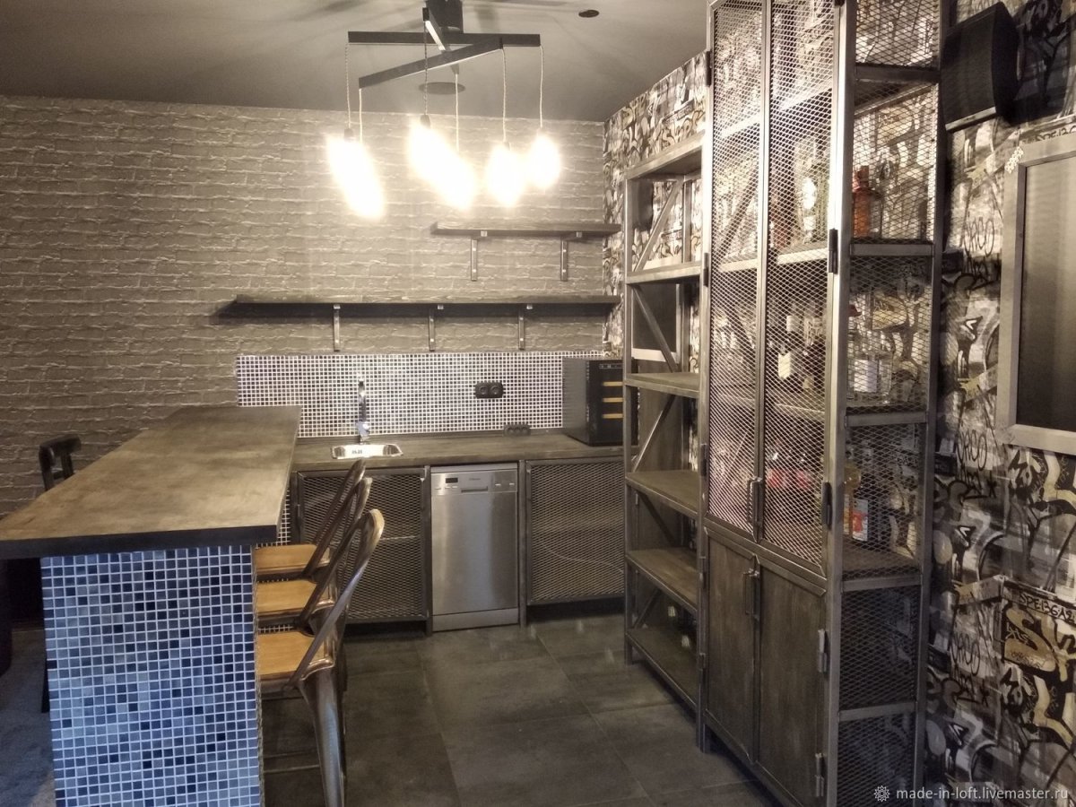 Кухня в стиле лофт с полками