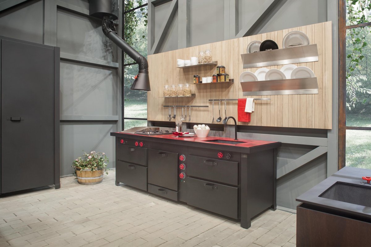 Современный кухонный гарнитур из нержавейки