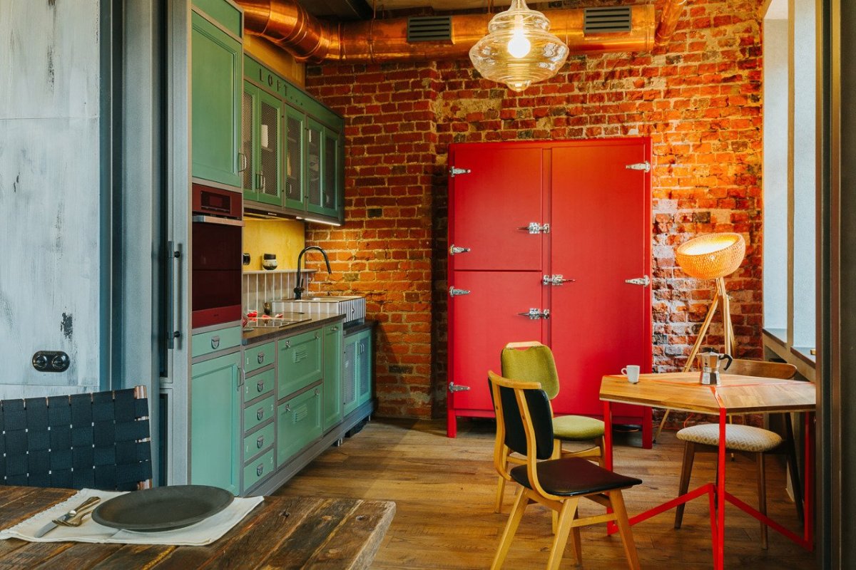 Холодильник в кухонном гарнитуре