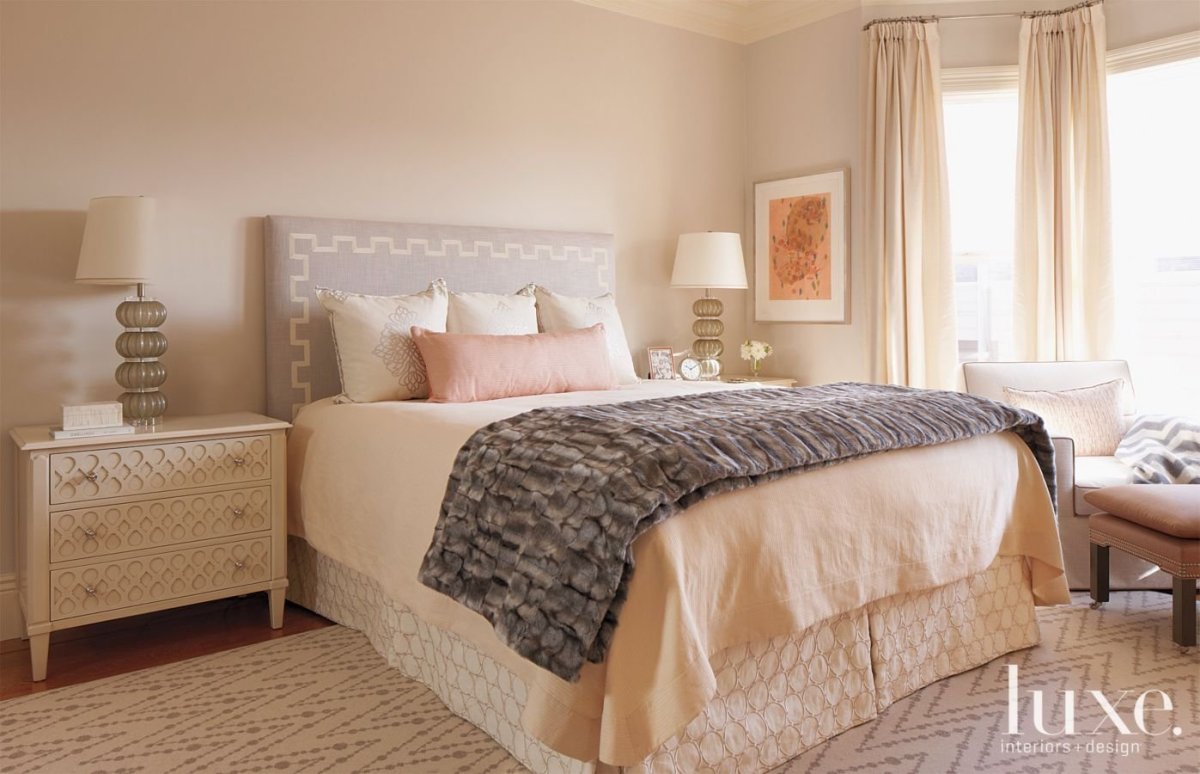 Бежевый цвет стен в спальне
