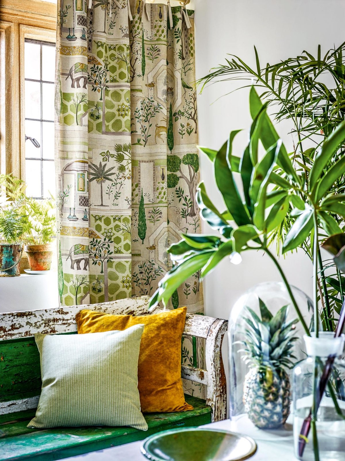 Шторы с принтом в интерьере