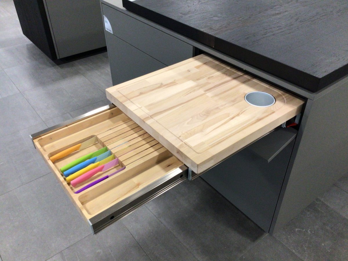 Выдвижная разделочная доска для кухни