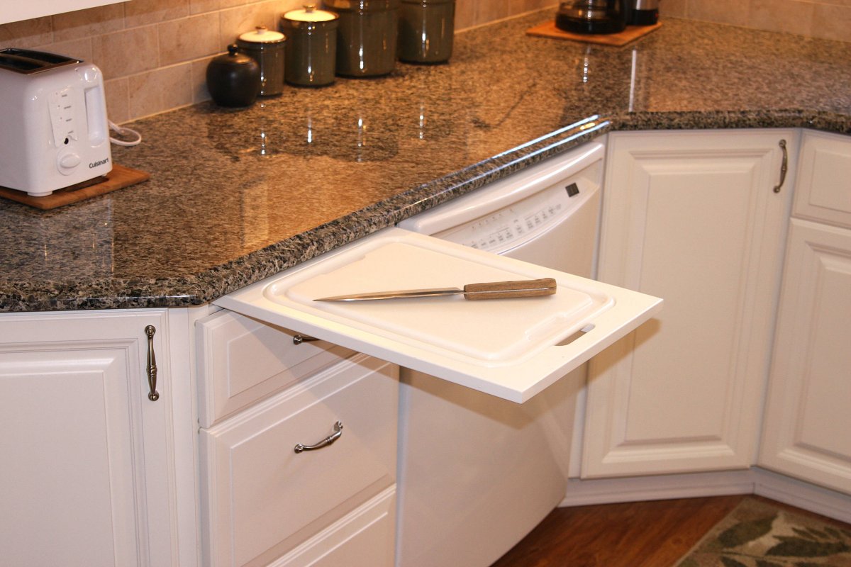 Выдвижная разделочная доска под столешницу
