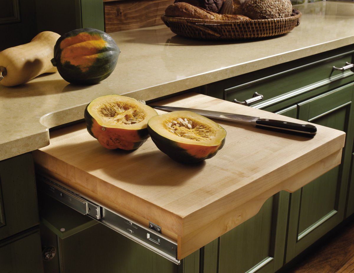 Выдвижная доска на столе