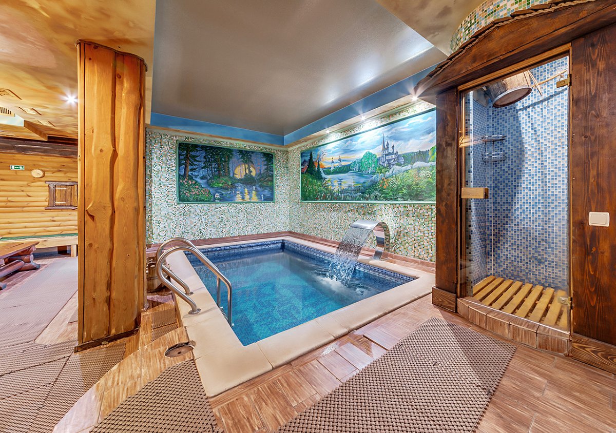 Комната с бассейном