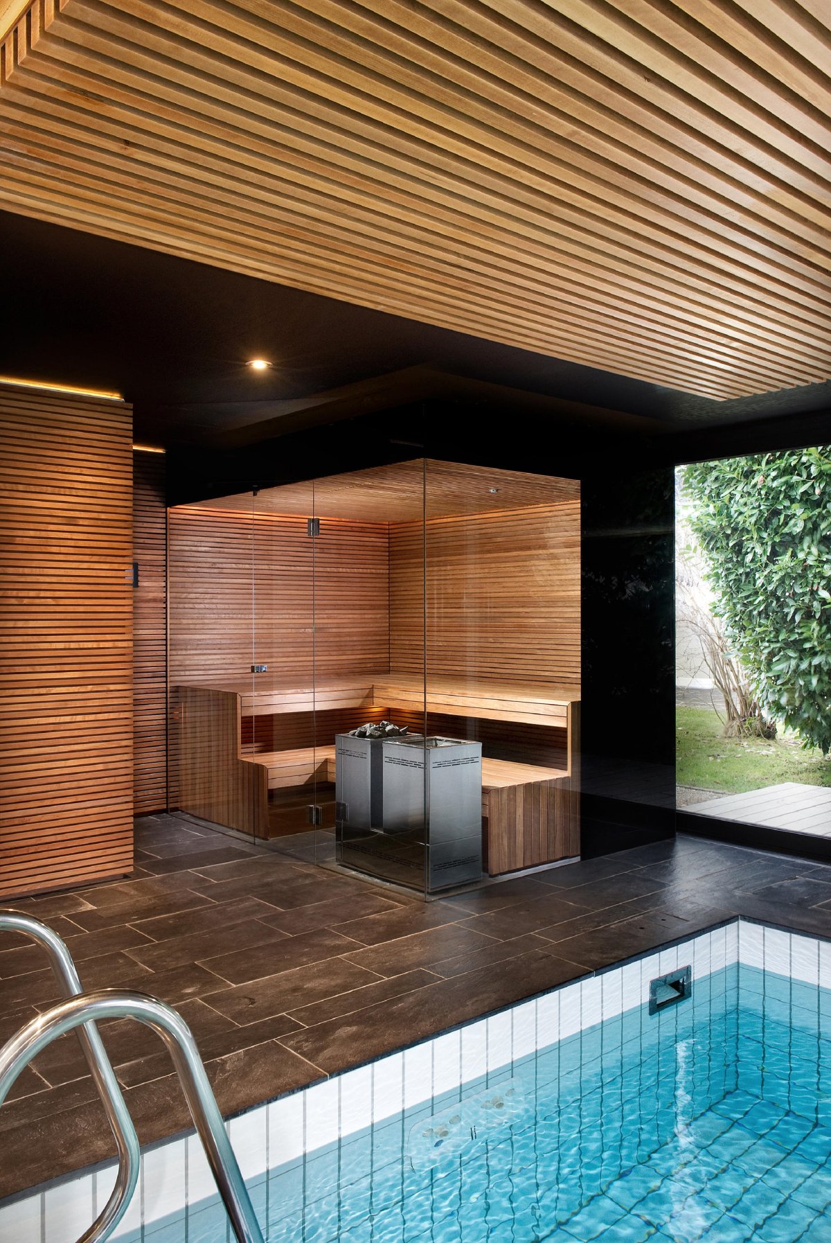 Баня с бассейном