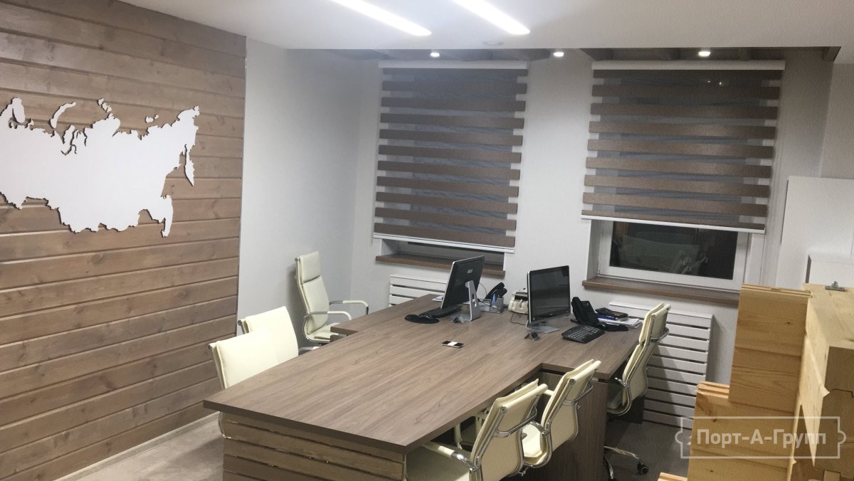 Коридор с кабинетами в офисе