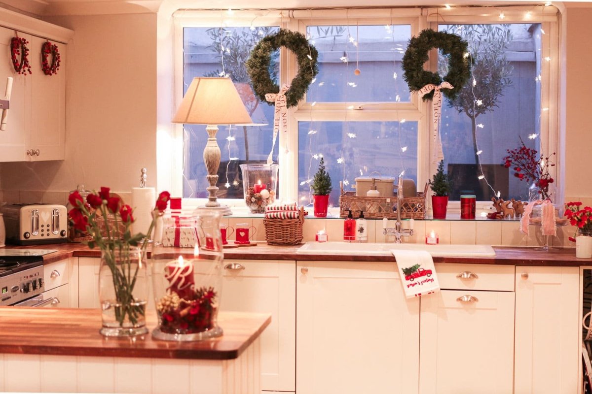 Уютный стол на кухне