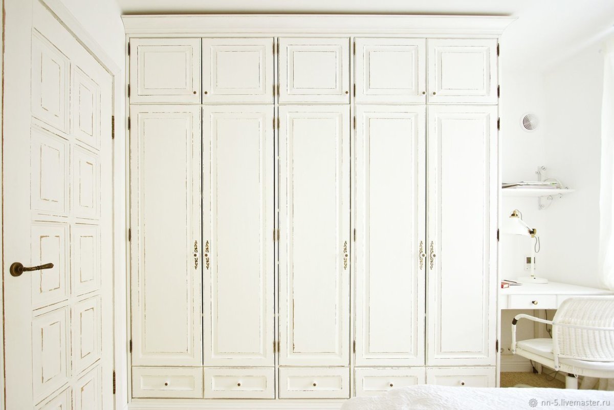 Платяной шкаф в скандинавском стиле