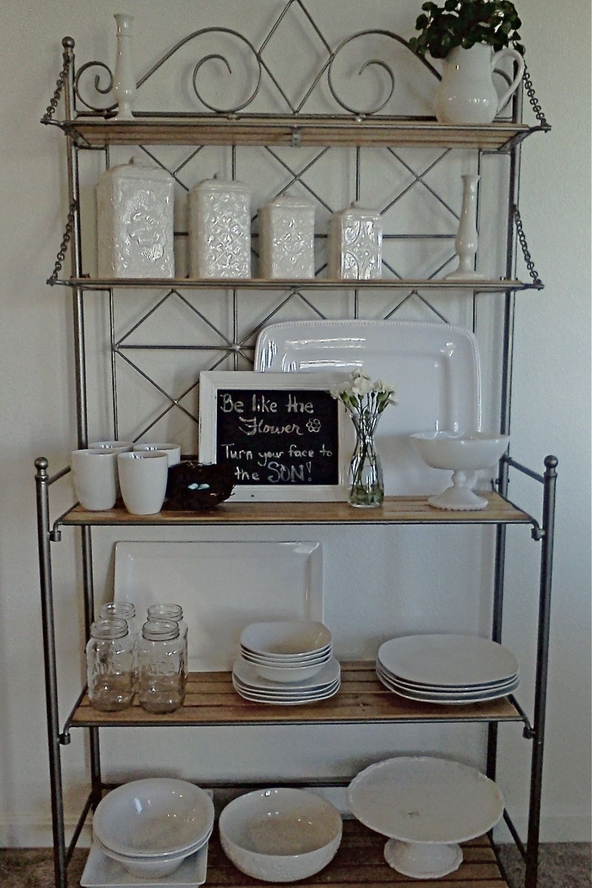 Кованые стеллажи для кухни