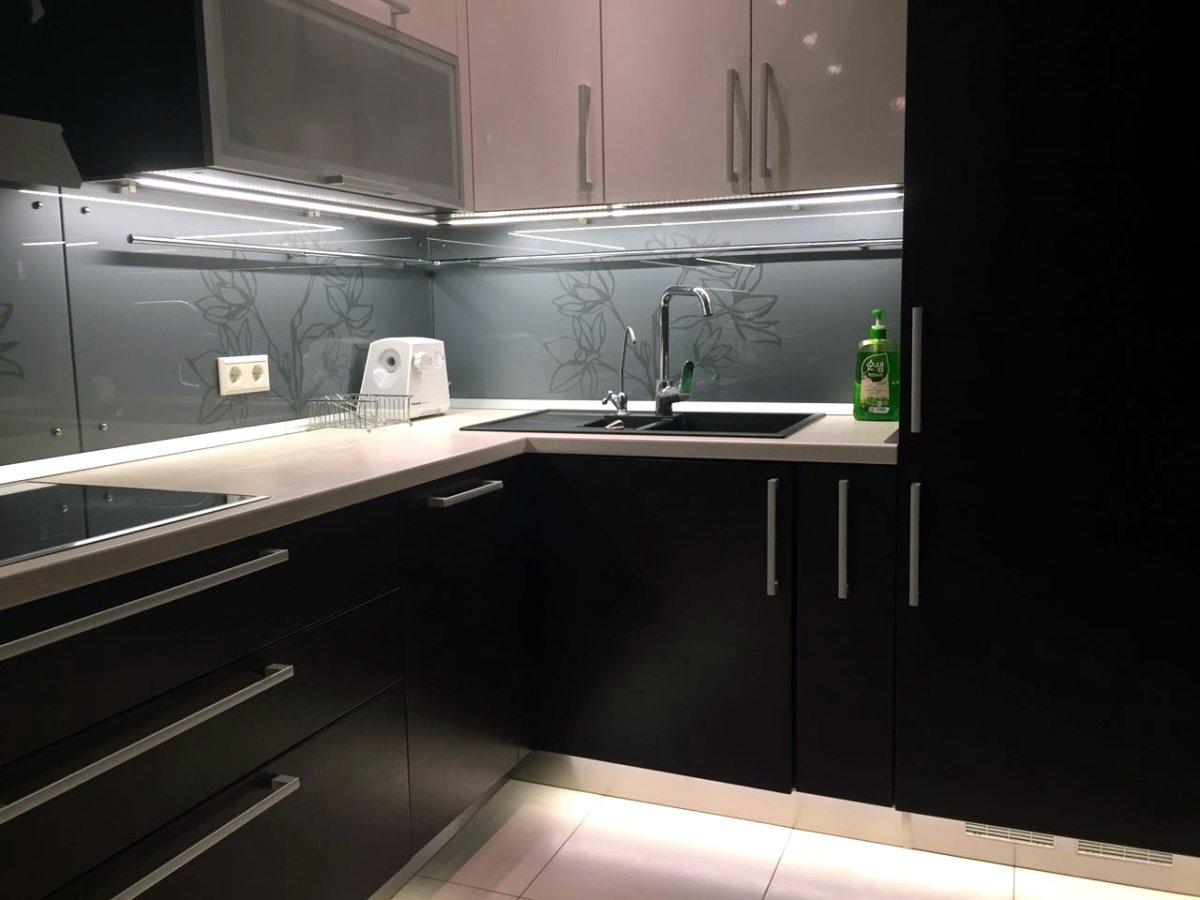 Профиль для светодиодной подсветки кухни