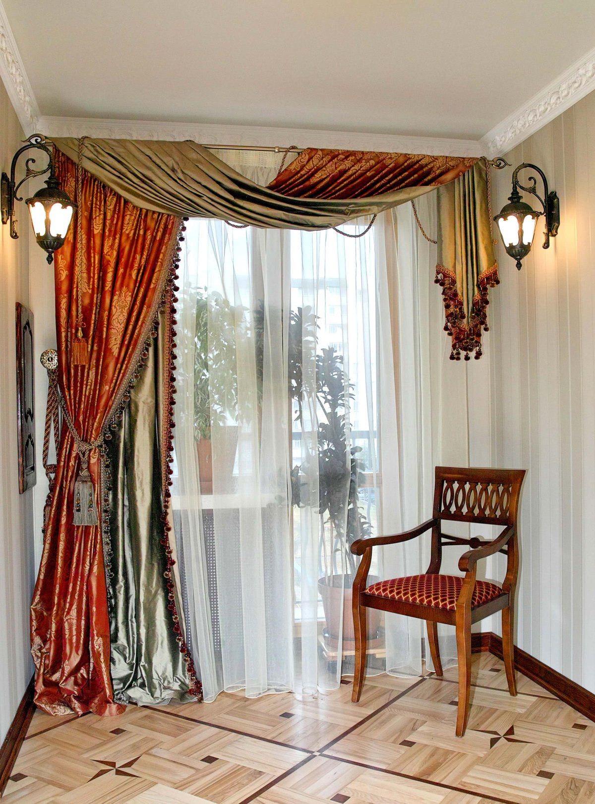 Декор дверного проема шторами