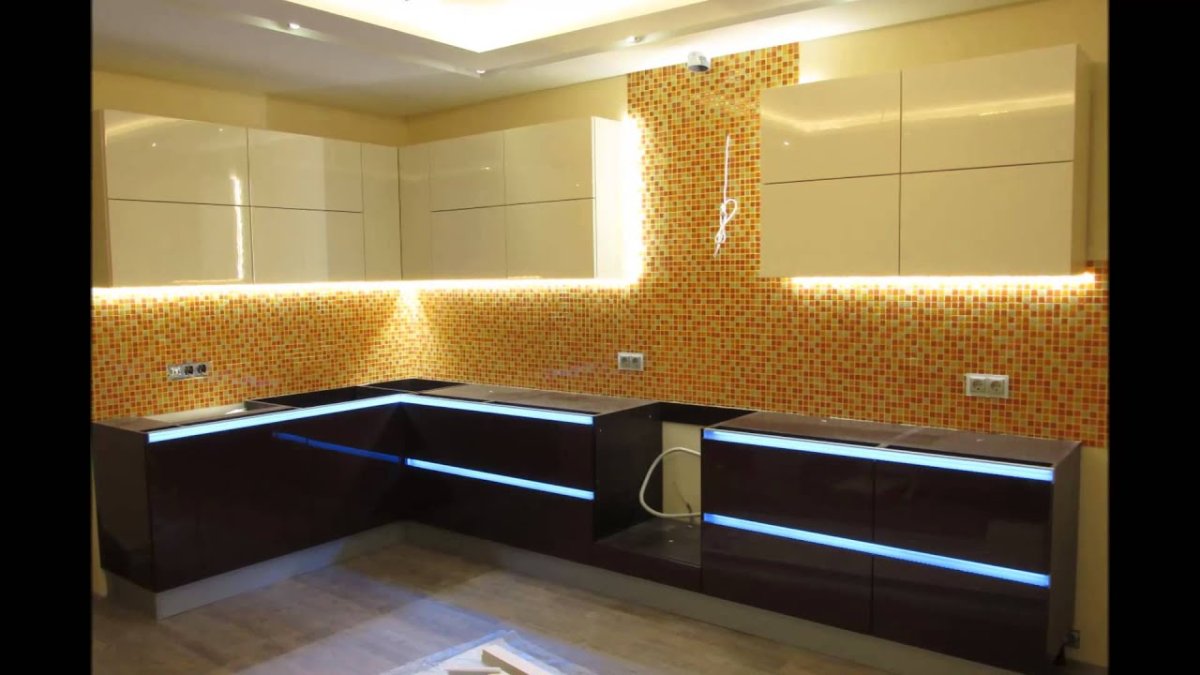 Кухня с неоновой подсветкой