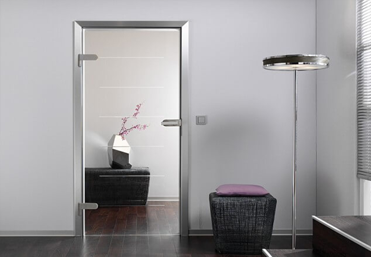 Зеркальная дверь межкомнатная