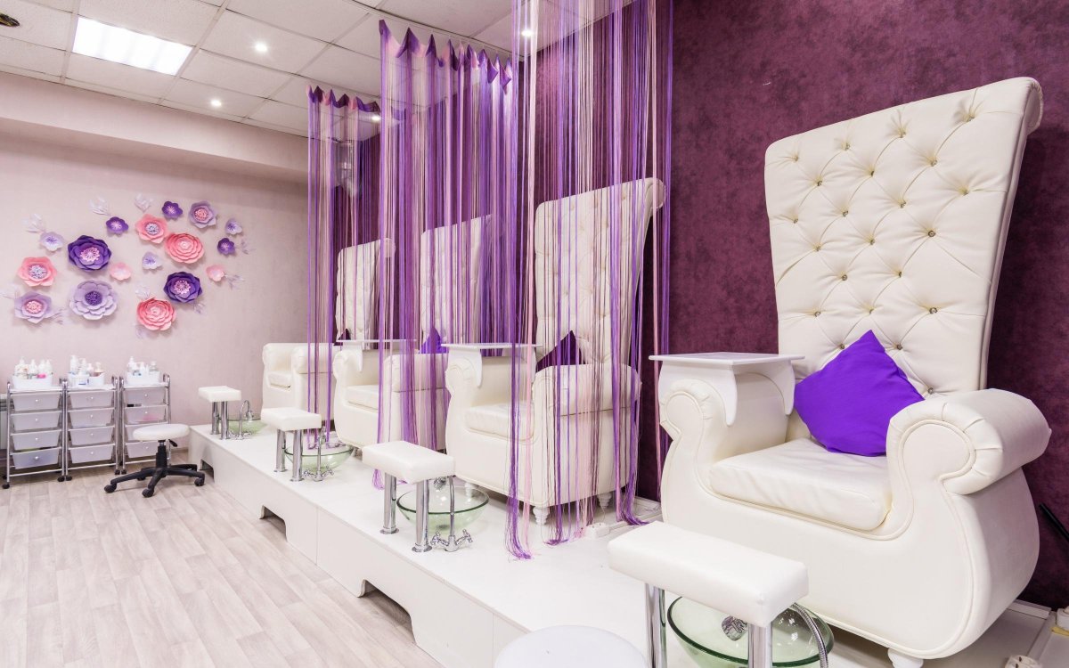 Парикмахерская в сиреневом стиле
