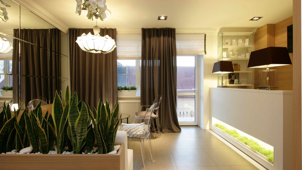 Интерьер салона красоты в светлых тонах