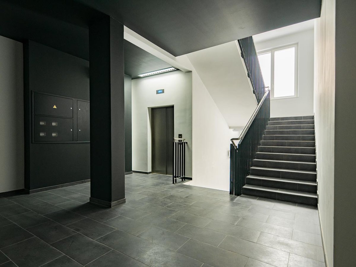 Интерьеры подъездов в доме под рюмкой