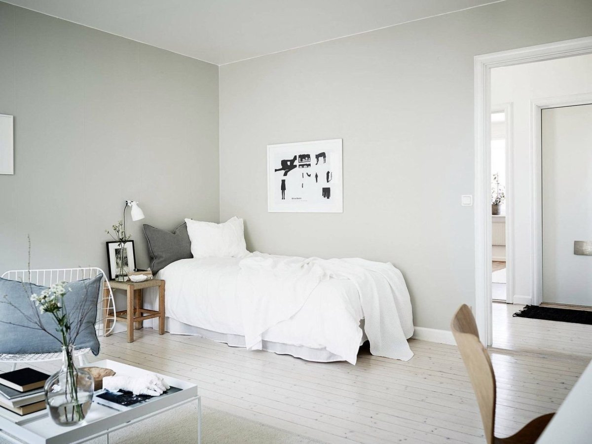 Белая Побеленная стена