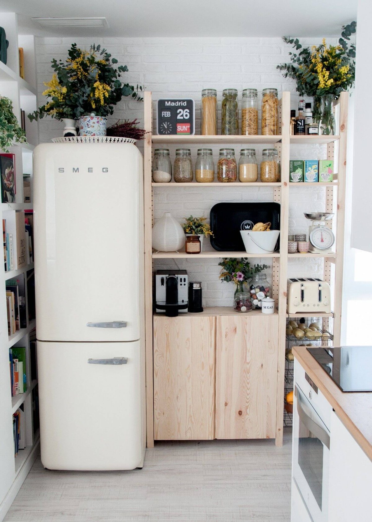 Встроенный холодильник в интерьере