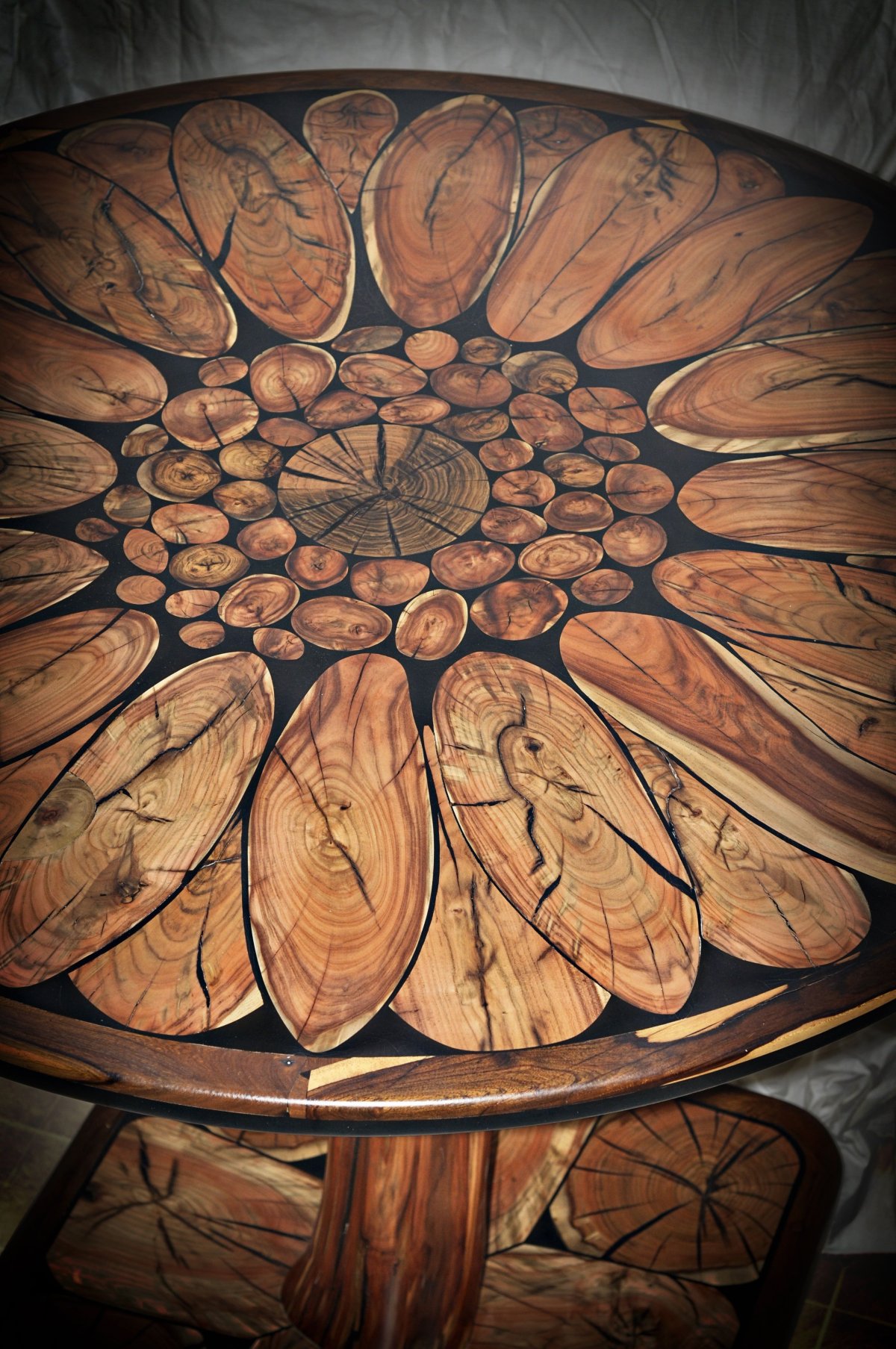 Панно из срезов дерева