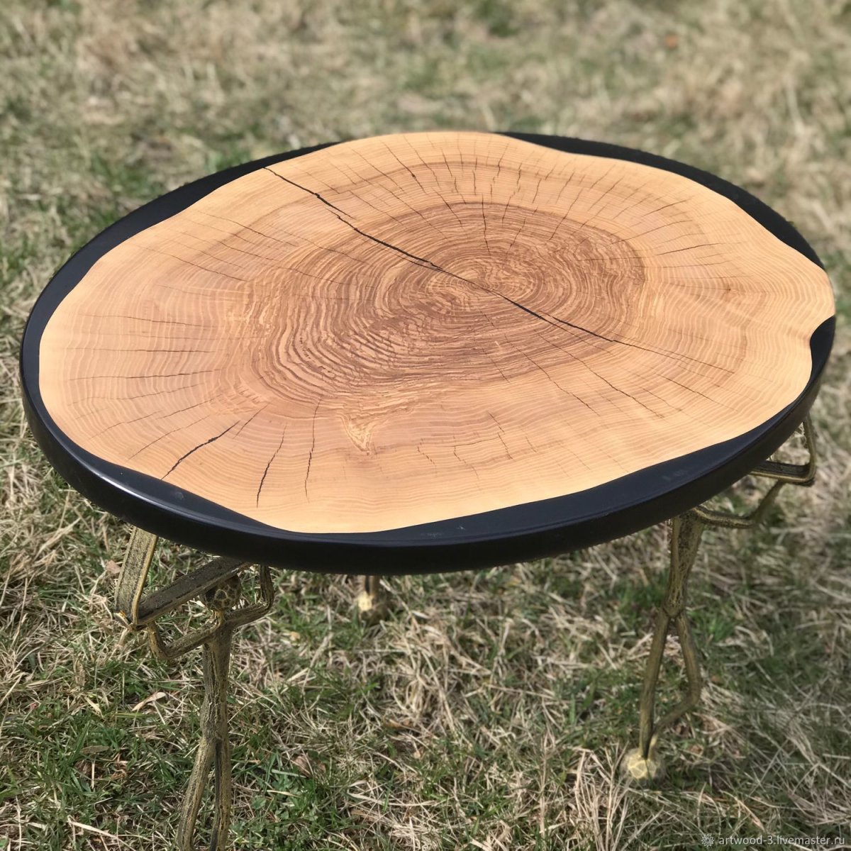 Журнальный стол из спила ясеня