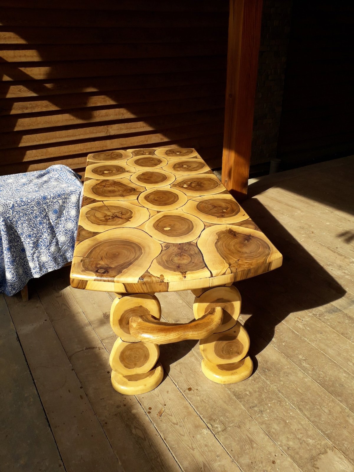 Мебель из спилов бревен