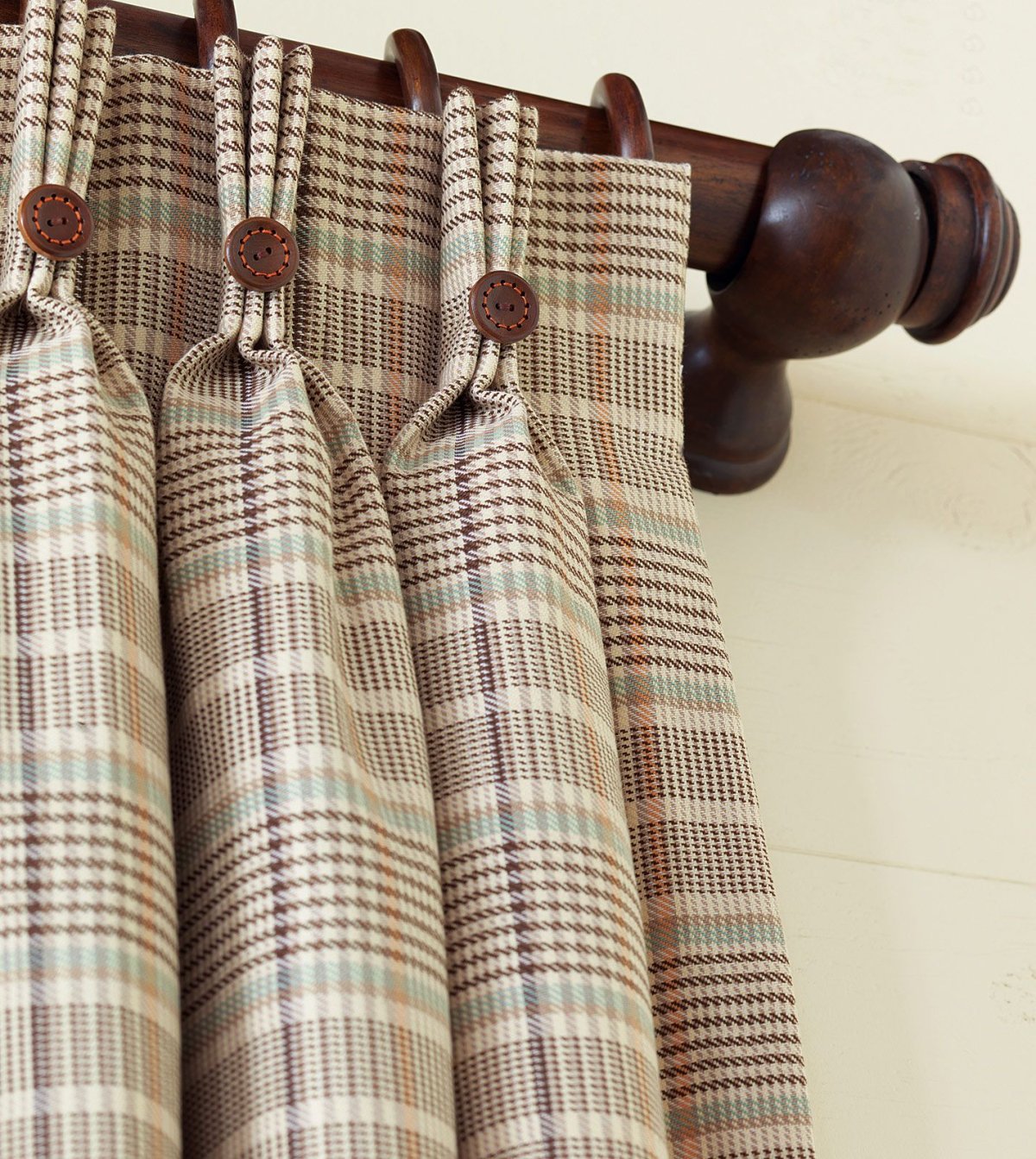 Голубая ткань в клеточку