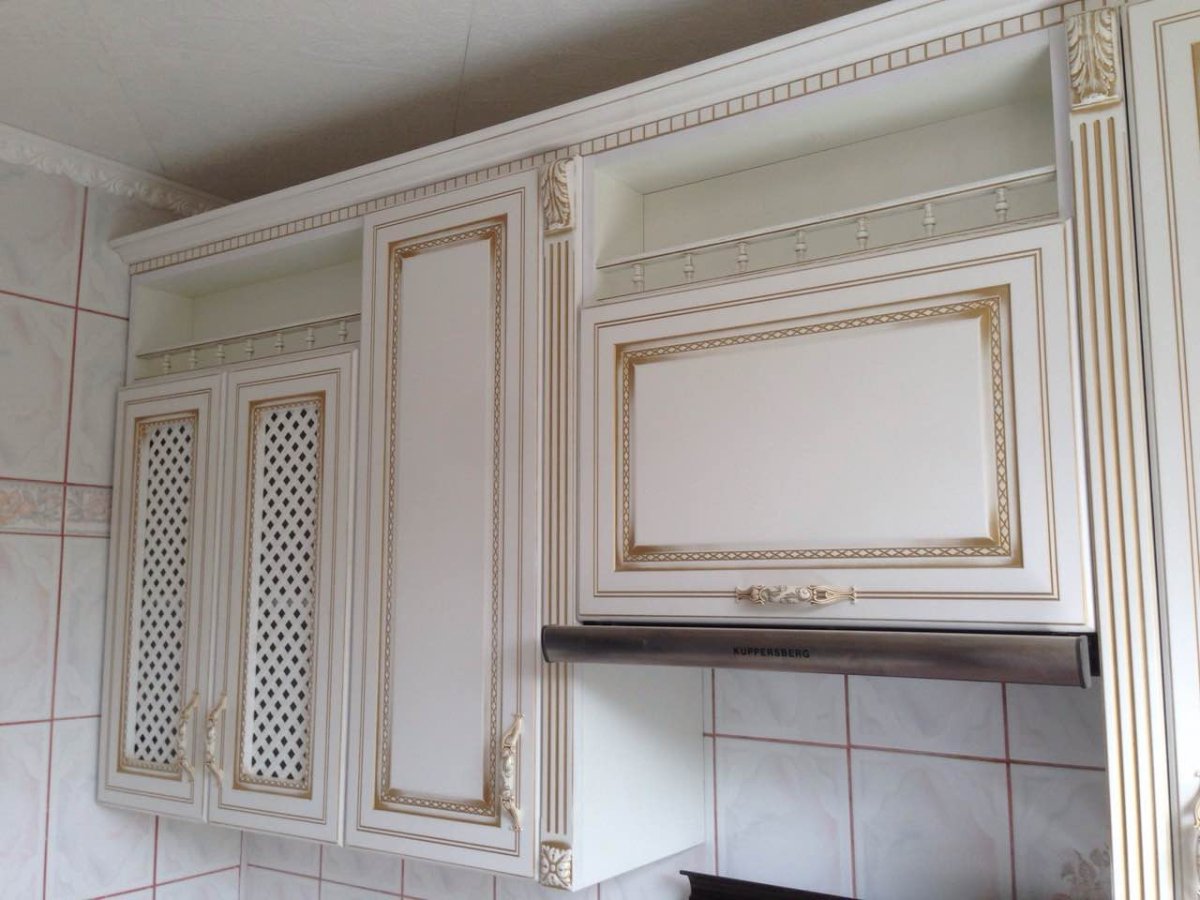 Кухня Ника в массиве ясеня кремовый с золотой патиной