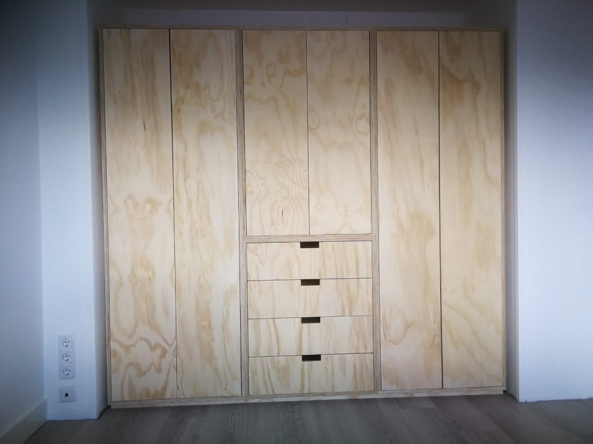 Встроенные шкафы из фанеры