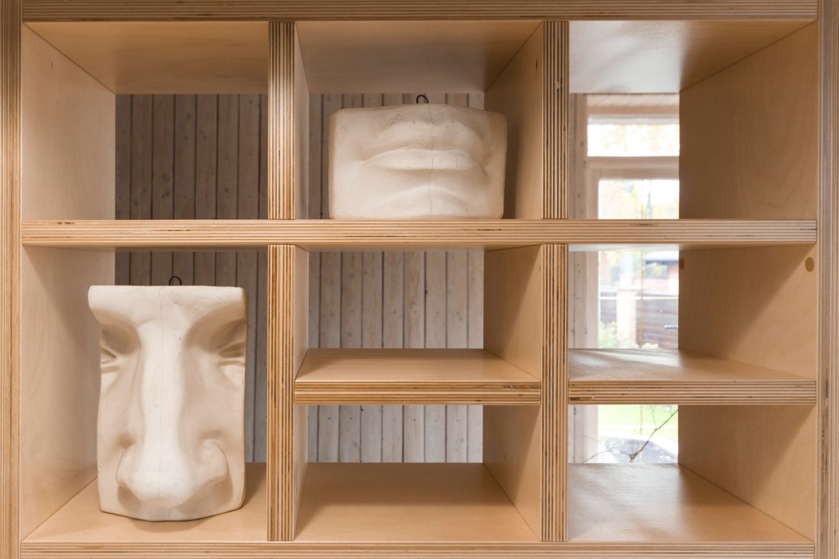 Встроенные шкафы из фанеры