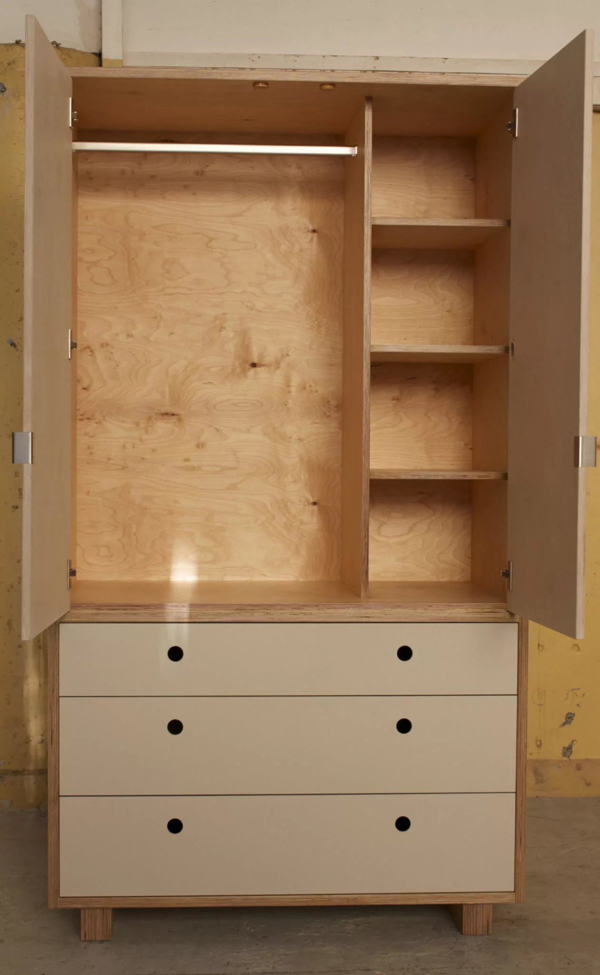 Встроенные шкафы из фанеры