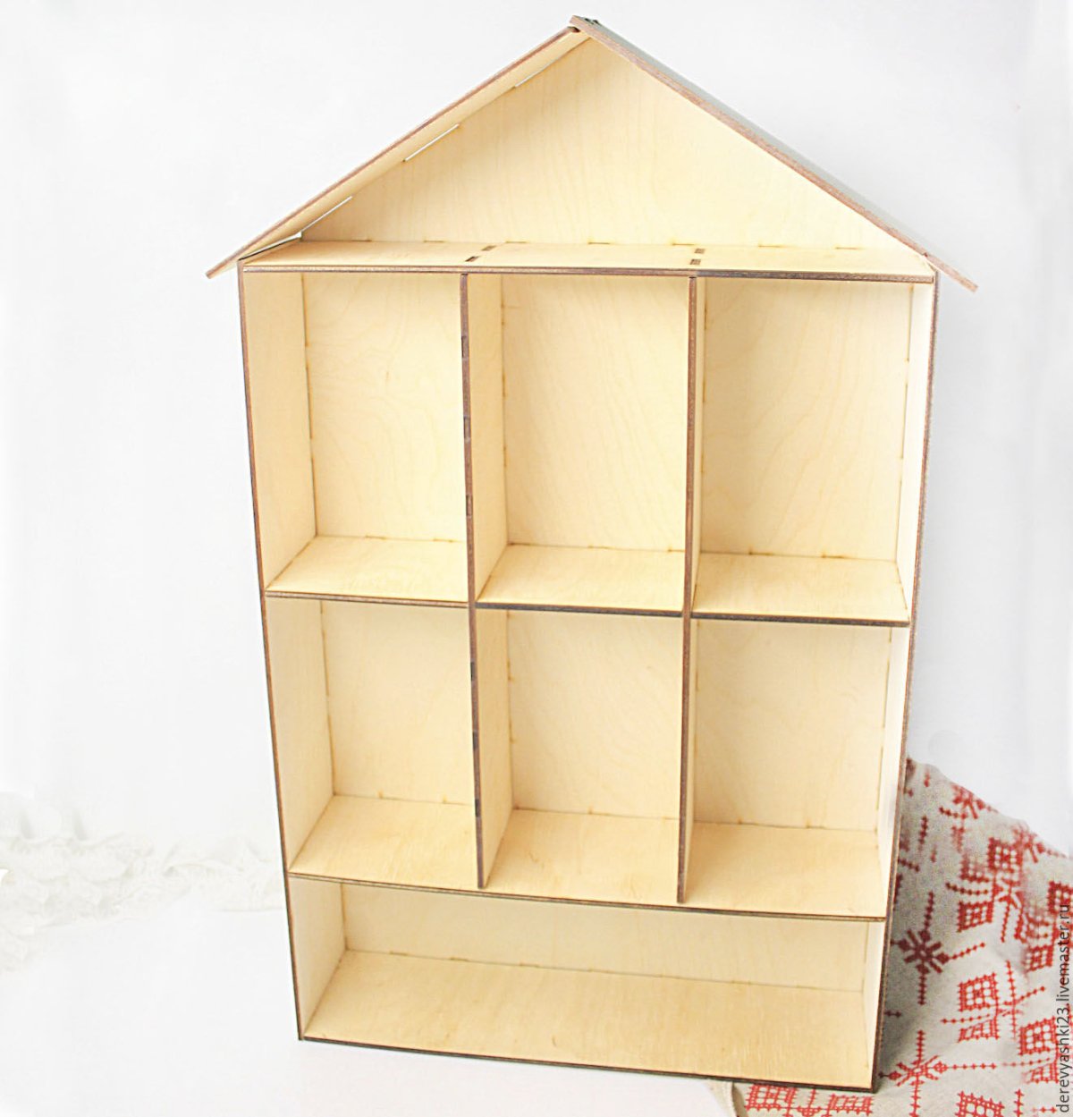 Шкаф из досок