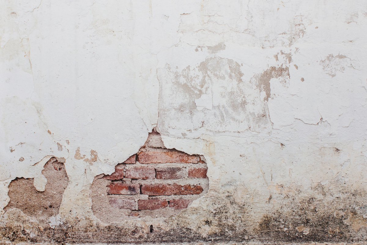 Обшарпанная стена
