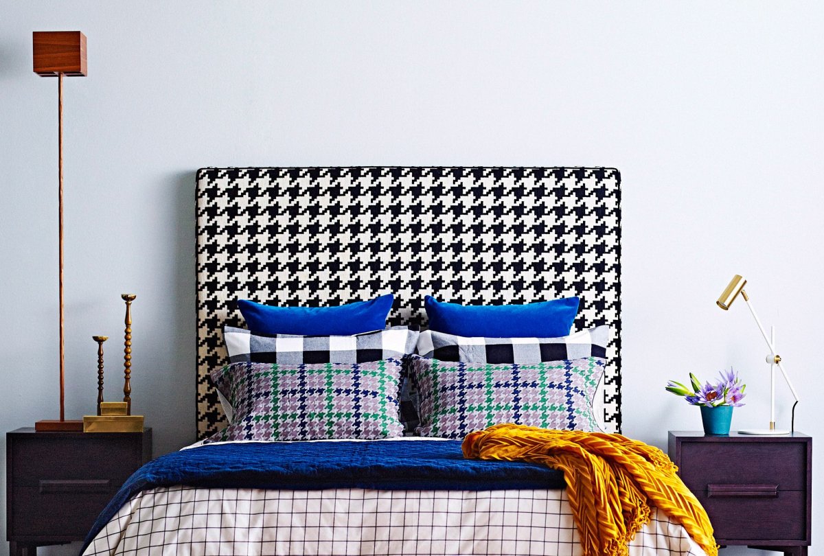 Изголовье кровати в гусиную лапку