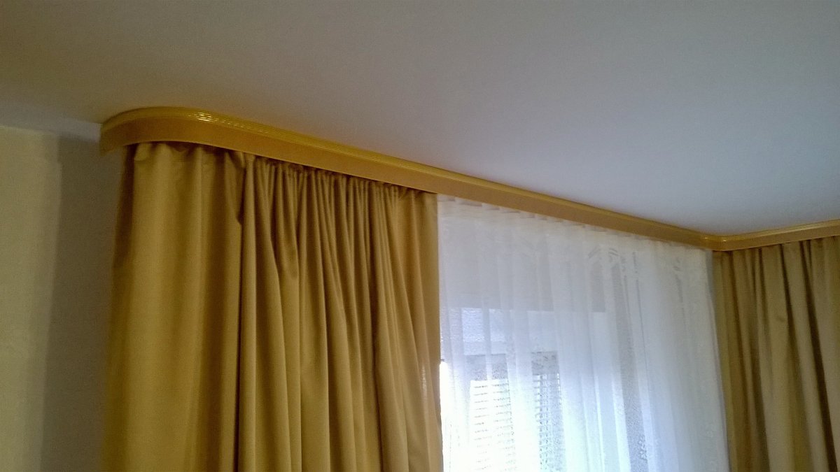 Потолочный карниз для штор под углом