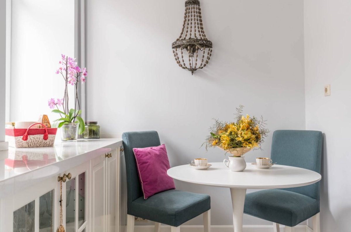 Круглый стол в интерьере квартиры