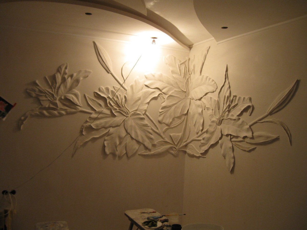 Трафаретный барельеф