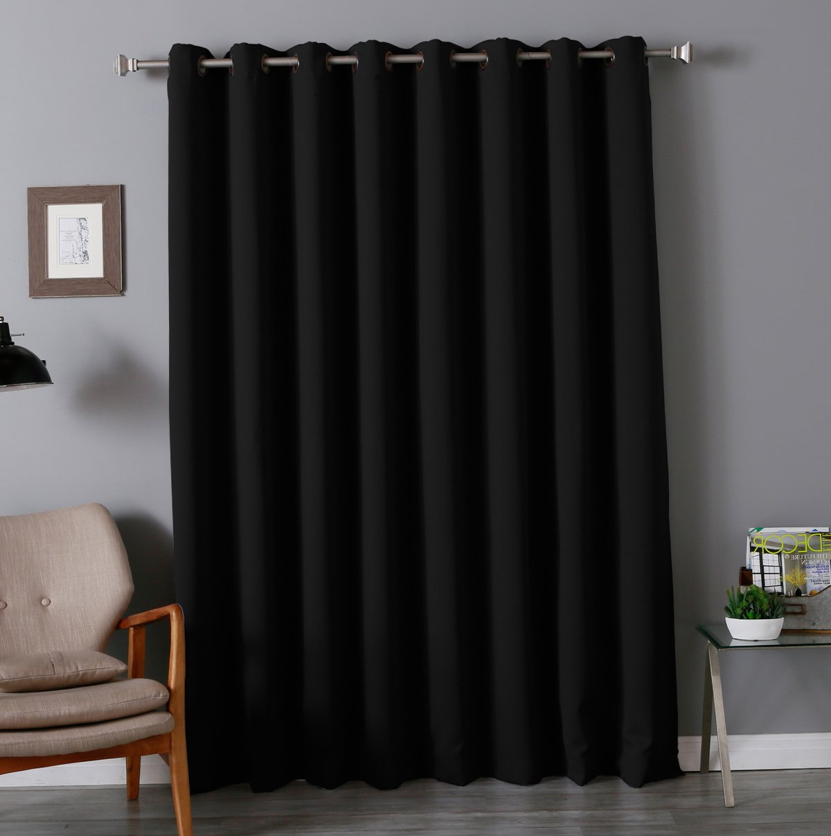 Светло серые шторы на люверсах