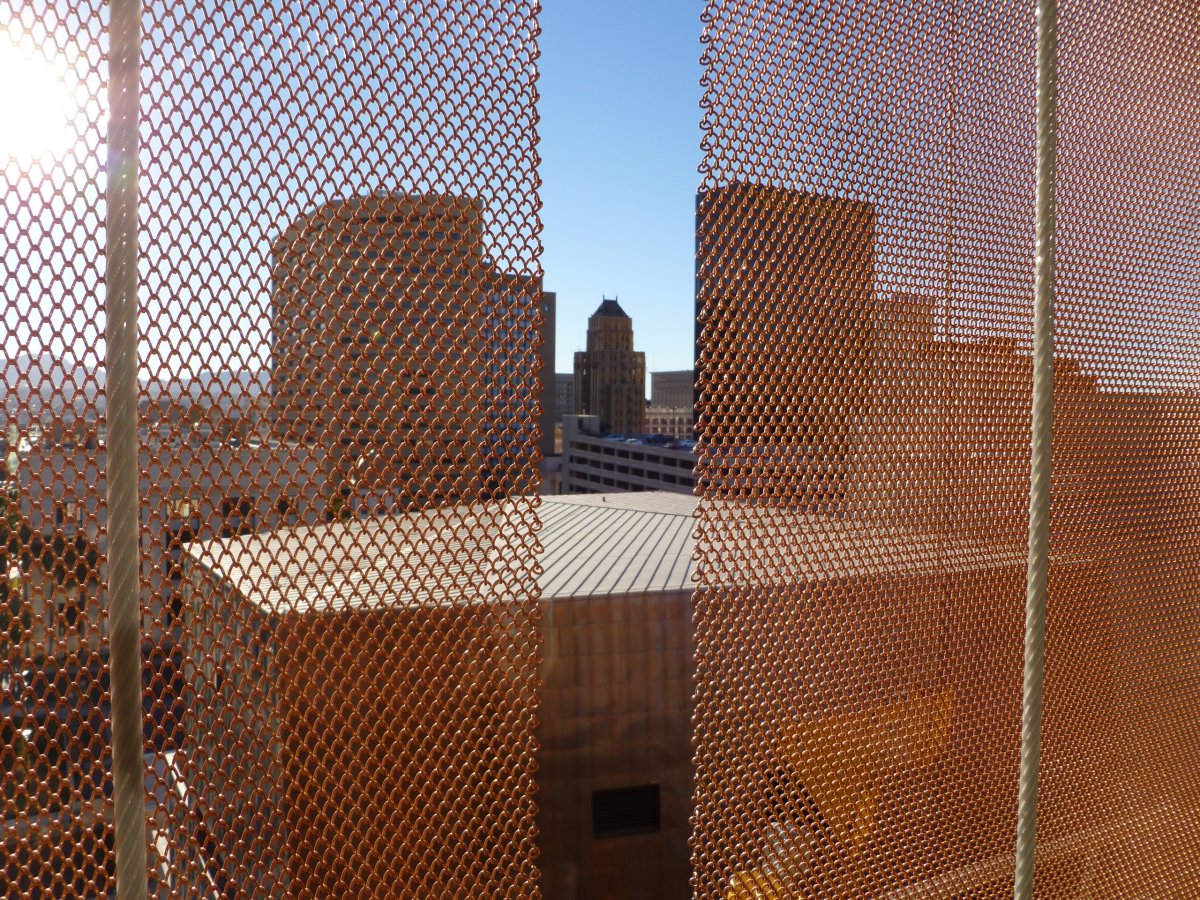 Металлическая сетка в интерьере