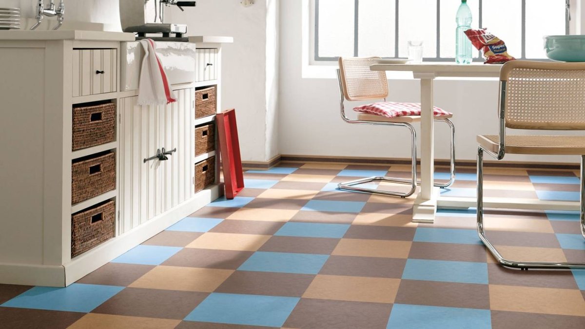 Полосатый линолеум в интерьере