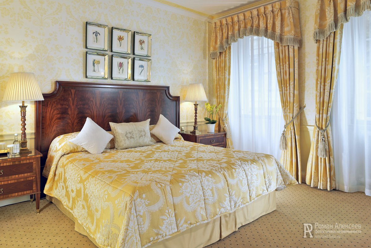 Шторы в светлую спальню