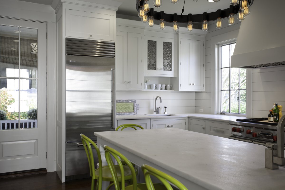 Интерьер кухни с барной стойкой