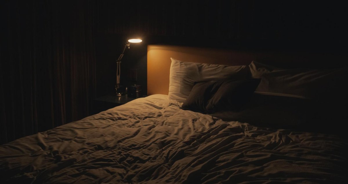 Уютная комната с подсветкой